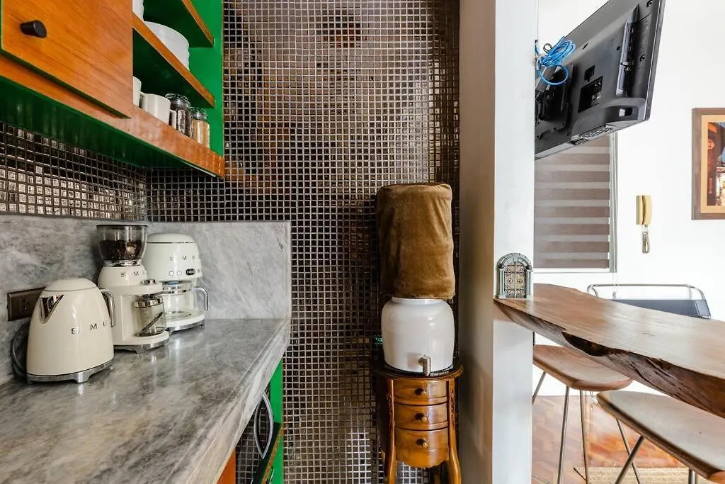 شقة مانيلا  في Poblacion, Makati Mid-Century Modern Zentopia Smeg