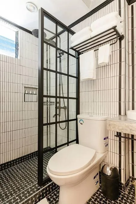 شقة مانيلا  في Poblacion, Makati Mid-Century Modern Zentopia Smeg